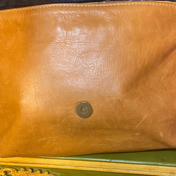 Ceri Hoover Kennon Shoulder Bag Made in L.A. Tan Leather Suede Flap Retails $425 - Picture 7 of 12